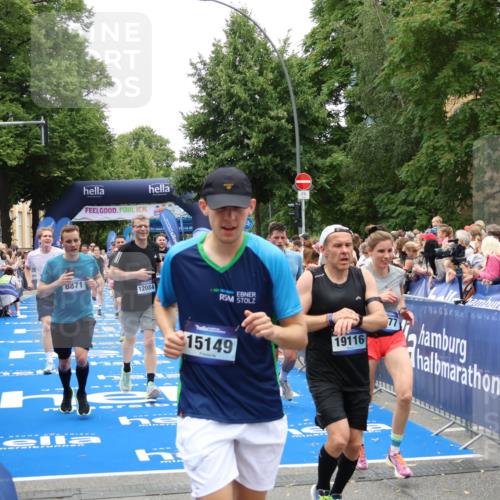 29.06.2025 - hella hamburg halbmarathon Zöllner http://msf.ph/oto/8197007 29.06.2025 10:46:04 Ziel 2189, 4277, 5648, 6460, 8269, 8577, 8871, 9585, 11936, 12084, 12269, 13630, 14462, 14804, 17008, 18081, 19116 meine-sportfotos.de