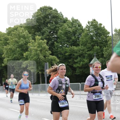 29.06.2025 - hella hamburg halbmarathon Jannik Wohlers http://msf.ph/oto/8197037 29.06.2025 10:24:51 Lombardsbrücke 1627, 2000, 2278, 3920, 3961, 3963, 5564, 5814, 6869, 7778, 8083, 8962, 9927, 11921, 13510, 14086, 14649, 15016, 15119, 15153, 15679, 16421, 16422 meine-sportfotos.de