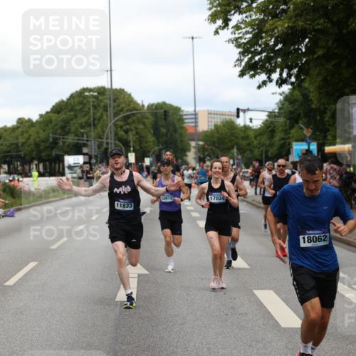 29.06.2025 - hella hamburg halbmarathon Yannick Fuchs http://msf.ph/oto/8197056 29.06.2025 10:31:42 20KM 1411, 2767, 4860, 4865, 5003, 5092, 5307, 5315, 5961, 6123, 6529, 7310, 7482, 8121, 8362, 9178, 9296, 9914, 10680, 10738, 11833, 13141, 13854, 13972, 14387, 14459, 14691, 14934, 15178, 15261, 15939, 16523, 17024, 17125, 17306, 17658, 17723, 18038, 18062, 18384, 18733, 18824 meine-sportfotos.de