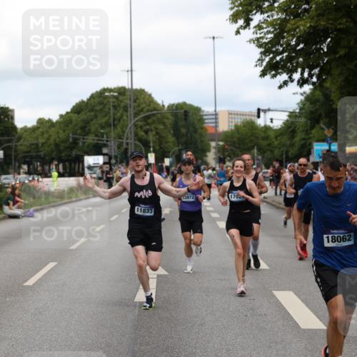 29.06.2025 - hella hamburg halbmarathon Yannick Fuchs http://msf.ph/oto/8197068 29.06.2025 10:31:42 20KM 1411, 2767, 4860, 4865, 5003, 5092, 5307, 5315, 5961, 6123, 6529, 7310, 7482, 8121, 8362, 9178, 9296, 9914, 10680, 10738, 11833, 13141, 13854, 13972, 14387, 14459, 14691, 14934, 15178, 15261, 15939, 16523, 17024, 17125, 17306, 17658, 17723, 18038, 18062, 18384, 18733, 18824 meine-sportfotos.de