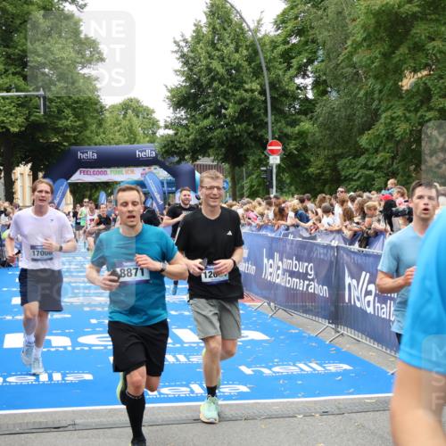 29.06.2025 - hella hamburg halbmarathon Zöllner http://msf.ph/oto/8197073 29.06.2025 10:46:05 Ziel 2189, 5648, 6460, 8269, 8577, 8871, 9585, 11936, 12084, 12269, 13630, 14462, 14804, 17008, 18081 meine-sportfotos.de