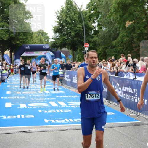 29.06.2025 - hella hamburg halbmarathon Zöllner http://msf.ph/oto/8197079 29.06.2025 10:35:42 Ziel 4062, 10384, 12462, 12899, 14841, 16123, 18841 meine-sportfotos.de