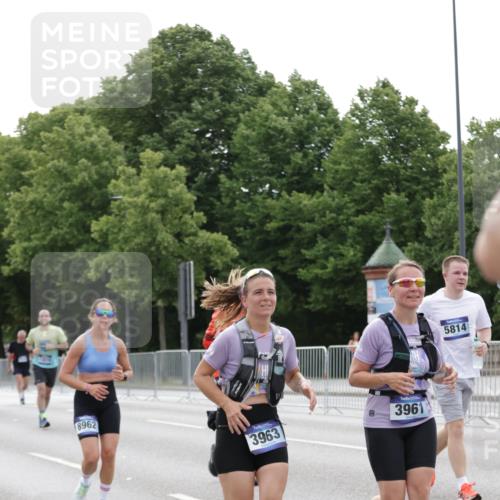 29.06.2025 - hella hamburg halbmarathon Jannik Wohlers http://msf.ph/oto/8197080 29.06.2025 10:24:51 Lombardsbrücke 1627, 2000, 2278, 3920, 3961, 3963, 5564, 5814, 6869, 7778, 8083, 8962, 9927, 11921, 13510, 14086, 14649, 15016, 15119, 15153, 15679, 16421, 16422 meine-sportfotos.de