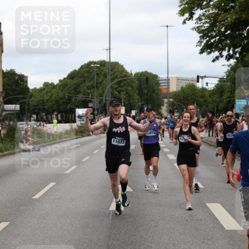 29.06.2025 - hella hamburg halbmarathon Yannick Fuchs http://msf.ph/oto/8197093 29.06.2025 10:31:42 20KM 1411, 2767, 4860, 4865, 5003, 5092, 5307, 5315, 5961, 6123, 6529, 7310, 7482, 8121, 8362, 9178, 9296, 9914, 10680, 10738, 11833, 13141, 13854, 13972, 14387, 14459, 14691, 14934, 15178, 15261, 15939, 16523, 17024, 17125, 17306, 17658, 17723, 18038, 18062, 18384, 18733, 18824 meine-sportfotos.de