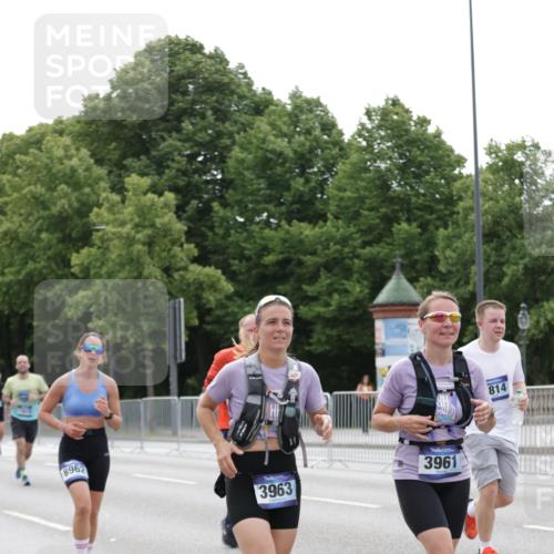 29.06.2025 - hella hamburg halbmarathon Jannik Wohlers http://msf.ph/oto/8197172 29.06.2025 10:24:52 Lombardsbrücke 1627, 2000, 2278, 3920, 3961, 3963, 5564, 5814, 6869, 8083, 8962, 9927, 11921, 13510, 14086, 14649, 15016, 15119, 15153, 15679, 16421, 16422 meine-sportfotos.de