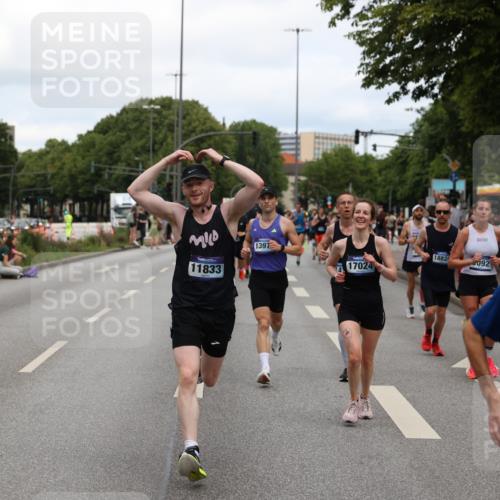 29.06.2025 - hella hamburg halbmarathon Yannick Fuchs http://msf.ph/oto/8197175 29.06.2025 10:31:42 20KM 1411, 2767, 4860, 4865, 5003, 5092, 5307, 5315, 5961, 6123, 6529, 7310, 7482, 8121, 8362, 9178, 9296, 9914, 10680, 10738, 11833, 13141, 13854, 13972, 14387, 14459, 14691, 14934, 15178, 15261, 15939, 16523, 17024, 17125, 17306, 17658, 17723, 18038, 18062, 18384, 18733, 18824 meine-sportfotos.de