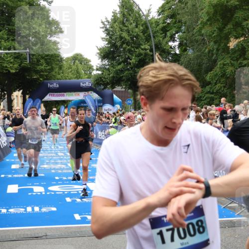 29.06.2025 - hella hamburg halbmarathon Zöllner http://msf.ph/oto/8197176 29.06.2025 10:46:08 Ziel 2189, 2707, 5648, 6460, 7961, 8269, 9585, 11125, 11936, 12269, 13630, 14462, 14804, 16136, 16466, 16475, 18081, 18702 meine-sportfotos.de