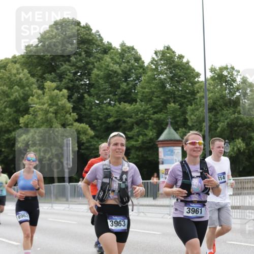 29.06.2025 - hella hamburg halbmarathon Jannik Wohlers http://msf.ph/oto/8197180 29.06.2025 10:24:52 Lombardsbrücke 1627, 2000, 2278, 3920, 3961, 3963, 5564, 5814, 6869, 8083, 8962, 9927, 11921, 13510, 14086, 14649, 15016, 15119, 15153, 15679, 16421, 16422 meine-sportfotos.de