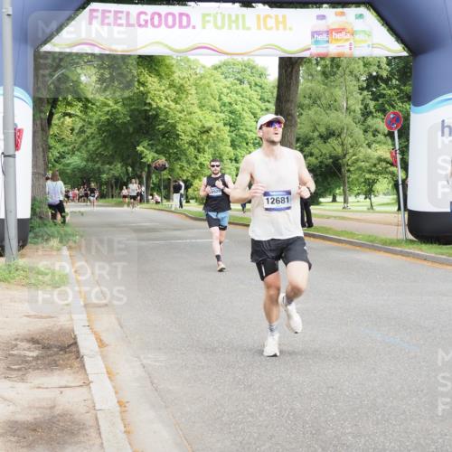 29.06.2025 - hella hamburg halbmarathon MichiJ http://msf.ph/oto/8197181 29.06.2025 10:20:55 Zwischen KM18-KM19 6619, 7272, 9047, 9508, 10298, 10929, 12232, 12681, 13606, 14548, 18102 meine-sportfotos.de