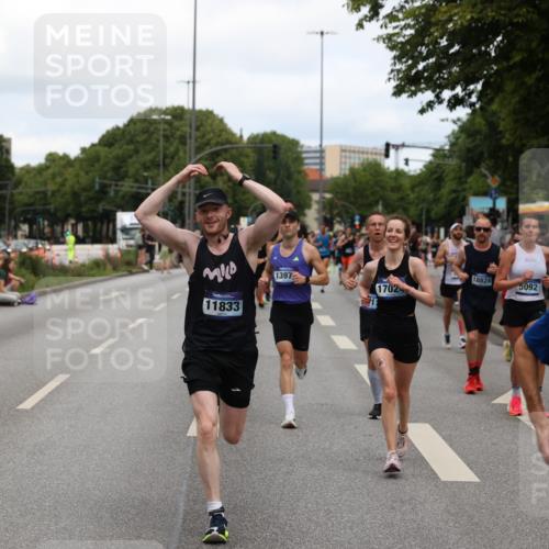 29.06.2025 - hella hamburg halbmarathon Yannick Fuchs http://msf.ph/oto/8197186 29.06.2025 10:31:42 20KM 1411, 2767, 4860, 4865, 5003, 5092, 5307, 5315, 5961, 6123, 6529, 7310, 7482, 8121, 8362, 9178, 9296, 9914, 10680, 10738, 11833, 13141, 13854, 13972, 14387, 14459, 14691, 14934, 15178, 15261, 15939, 16523, 17024, 17125, 17306, 17658, 17723, 18038, 18062, 18384, 18733, 18824 meine-sportfotos.de