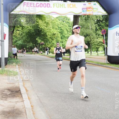 29.06.2025 - hella hamburg halbmarathon MichiJ http://msf.ph/oto/8197192 29.06.2025 10:20:55 Zwischen KM18-KM19 6619, 7272, 9047, 9508, 10298, 10929, 12232, 12681, 13606, 14548, 18102 meine-sportfotos.de