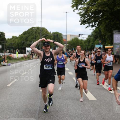 29.06.2025 - hella hamburg halbmarathon Yannick Fuchs http://msf.ph/oto/8197215 29.06.2025 10:31:43 20KM 1411, 2767, 4860, 4865, 5003, 5092, 5307, 5315, 6123, 6529, 7310, 7482, 8121, 8362, 9178, 9296, 9914, 10680, 10738, 11833, 13141, 13854, 13972, 14387, 14459, 14691, 14934, 15178, 15261, 15939, 16523, 17024, 17125, 17306, 17658, 17723, 18062, 18384, 18824 meine-sportfotos.de