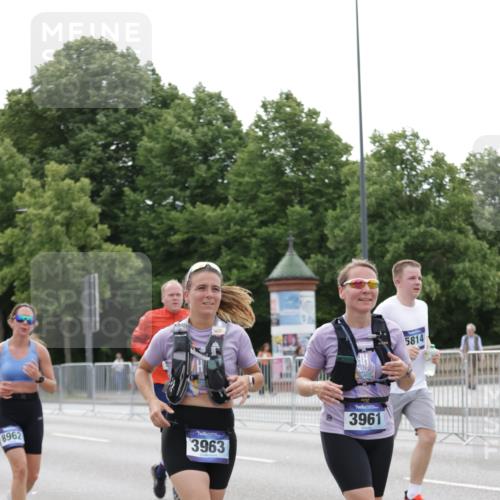 29.06.2025 - hella hamburg halbmarathon Jannik Wohlers http://msf.ph/oto/8197264 29.06.2025 10:24:52 Lombardsbrücke 1627, 2000, 2278, 3920, 3961, 3963, 5564, 5814, 6869, 8083, 8962, 9927, 11921, 13510, 14086, 14649, 15016, 15119, 15153, 15679, 16421, 16422 meine-sportfotos.de