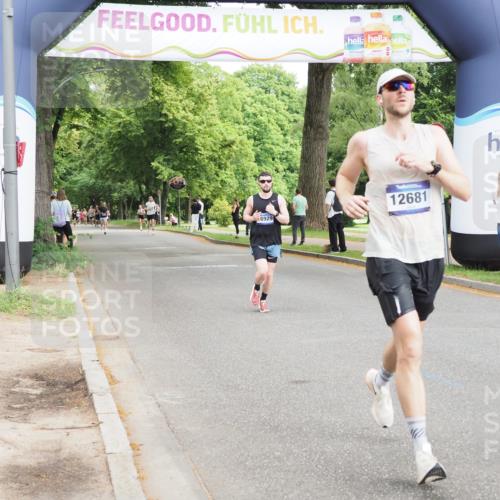 29.06.2025 - hella hamburg halbmarathon MichiJ http://msf.ph/oto/8197269 29.06.2025 10:20:55 Zwischen KM18-KM19 6619, 7272, 9047, 9508, 10298, 10929, 12232, 12681, 13606, 14548, 18102 meine-sportfotos.de