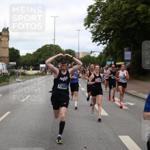 29.06.2025 - hella hamburg halbmarathon Yannick Fuchs http://msf.ph/oto/8197307 29.06.2025 10:31:43 20KM 1411, 2767, 4860, 4865, 5003, 5092, 5307, 5315, 6123, 6529, 7310, 7482, 8121, 8362, 9178, 9296, 9914, 10680, 10738, 11833, 13141, 13854, 13972, 14387, 14459, 14691, 14934, 15178, 15261, 15939, 16523, 17024, 17125, 17306, 17658, 17723, 18062, 18384, 18824 meine-sportfotos.de