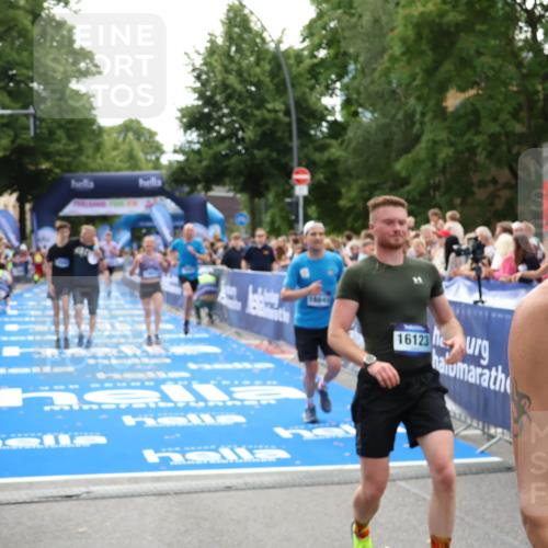 29.06.2025 - hella hamburg halbmarathon Zöllner http://msf.ph/oto/8197319 29.06.2025 10:35:44 Ziel 4062, 12462, 12899, 14841, 16119, 16123, 18841 meine-sportfotos.de