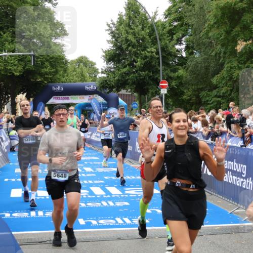 29.06.2025 - hella hamburg halbmarathon Zöllner http://msf.ph/oto/8197328 29.06.2025 10:46:10 Ziel 1759, 2707, 3087, 5648, 6460, 7450, 7961, 9585, 11125, 11936, 12269, 13630, 14804, 16136, 16466, 16475, 18081, 18702 meine-sportfotos.de