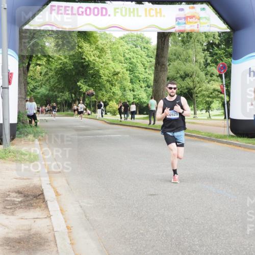 29.06.2025 - hella hamburg halbmarathon MichiJ http://msf.ph/oto/8197391 29.06.2025 10:20:56 Zwischen KM18-KM19 6619, 7272, 9047, 9508, 10298, 10929, 12232, 12681, 13606, 14548, 18102 meine-sportfotos.de