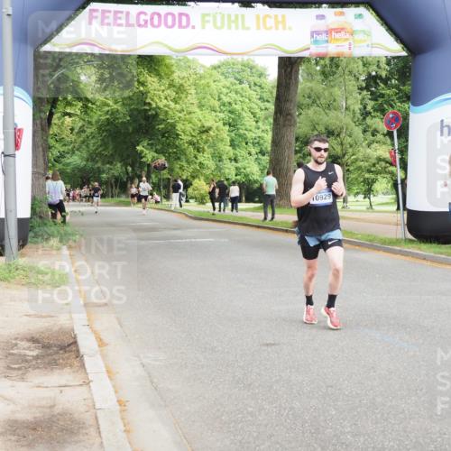 29.06.2025 - hella hamburg halbmarathon MichiJ http://msf.ph/oto/8197435 29.06.2025 10:20:56 Zwischen KM18-KM19 6619, 7272, 9047, 9508, 10298, 10929, 12232, 12681, 13606, 14548, 18102 meine-sportfotos.de