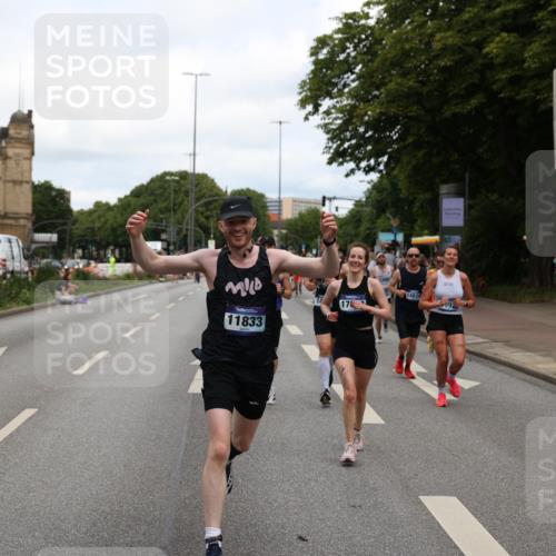 29.06.2025 - hella hamburg halbmarathon Yannick Fuchs http://msf.ph/oto/8197441 29.06.2025 10:31:43 20KM 1411, 2767, 4860, 4865, 5003, 5092, 5307, 5315, 6123, 6529, 7310, 7482, 8121, 8362, 9178, 9296, 9914, 10680, 10738, 11833, 13141, 13854, 13972, 14387, 14459, 14691, 14934, 15178, 15261, 15939, 16523, 17024, 17125, 17306, 17658, 17723, 18062, 18384, 18824 meine-sportfotos.de