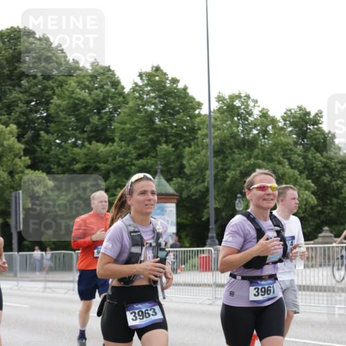 29.06.2025 - hella hamburg halbmarathon Jannik Wohlers http://msf.ph/oto/8197491 29.06.2025 10:24:52 Lombardsbrücke 1627, 2000, 2278, 3920, 3961, 3963, 5564, 5814, 6869, 8083, 8962, 9927, 11921, 13510, 14086, 14649, 15016, 15119, 15153, 15679, 16421, 16422 meine-sportfotos.de