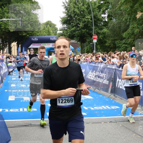 29.06.2025 - hella hamburg halbmarathon Zöllner http://msf.ph/oto/8197494 29.06.2025 10:46:12 Ziel 1759, 2707, 3087, 6460, 7450, 7961, 9585, 11094, 11125, 13630, 14804, 16136, 16466, 16475, 18702, 18797 meine-sportfotos.de