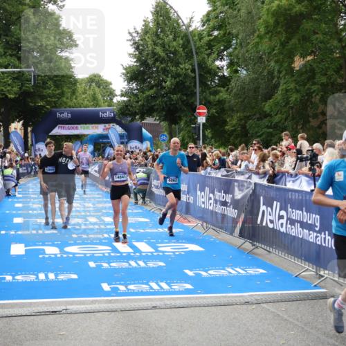 29.06.2025 - hella hamburg halbmarathon Zöllner http://msf.ph/oto/8197510 29.06.2025 10:35:45 Ziel 4062, 12462, 12899, 14841, 16119, 18841 meine-sportfotos.de