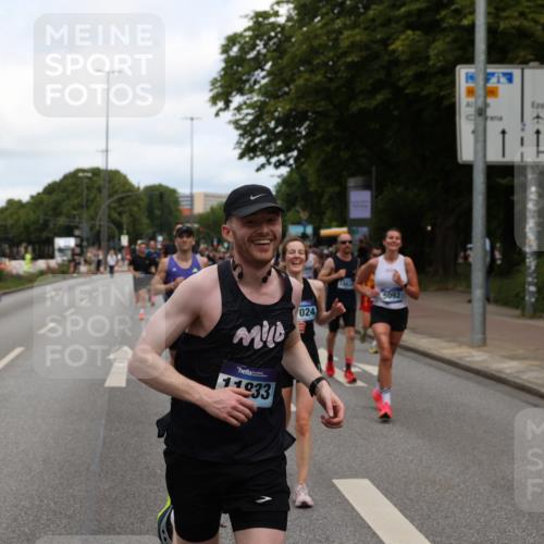 29.06.2025 - hella hamburg halbmarathon Yannick Fuchs http://msf.ph/oto/8197511 29.06.2025 10:31:43 20KM 1411, 2767, 4860, 4865, 5003, 5092, 5307, 5315, 6123, 6529, 7310, 7482, 8121, 8362, 9178, 9296, 9914, 10680, 10738, 11833, 13141, 13854, 13972, 14387, 14459, 14691, 14934, 15178, 15261, 15939, 16523, 17024, 17125, 17306, 17658, 17723, 18062, 18384, 18824 meine-sportfotos.de
