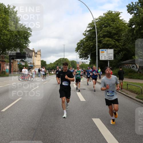 29.06.2025 - hella hamburg halbmarathon Yannick Fuchs http://msf.ph/oto/8197524 29.06.2025 10:44:26 20KM 1119, 1216, 1321, 1399, 1507, 1630, 2020, 2234, 2788, 3296, 3852, 3947, 4127, 4247, 4346, 4933, 5894, 6662, 6795, 7176, 8153, 8313, 8572, 8657, 8704, 8899, 9031, 9303, 10371, 10480, 10750, 11356, 11455, 11607, 12235, 12527, 12624, 12733, 13008, 13282, 13463, 13609, 13758, 13812, 14257, 14562, 15803, 15950, 16000, 16242, 16716, 16732, 16806, 16887, 17247, 17319, 17384, 18066, 18228, 18229, 18370, 18451, 18499, 18657, 18658, 18811, 18884 meine-sportfotos.de