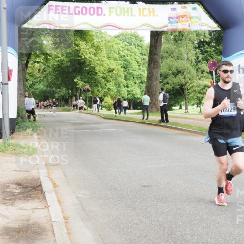 29.06.2025 - hella hamburg halbmarathon MichiJ http://msf.ph/oto/8197557 29.06.2025 10:20:57 Zwischen KM18-KM19 6619, 7272, 9047, 9508, 10298, 10929, 12232, 12681, 13606, 14548 meine-sportfotos.de