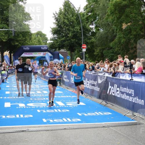 29.06.2025 - hella hamburg halbmarathon Zöllner http://msf.ph/oto/8197563 29.06.2025 10:35:45 Ziel 4062, 12462, 12899, 14841, 16119, 18841 meine-sportfotos.de