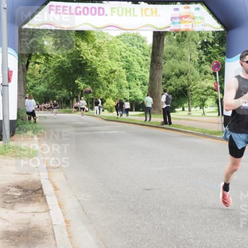29.06.2025 - hella hamburg halbmarathon MichiJ http://msf.ph/oto/8197607 29.06.2025 10:20:57 Zwischen KM18-KM19 6619, 7272, 9047, 9508, 10298, 10929, 12232, 12681, 13606, 14548 meine-sportfotos.de