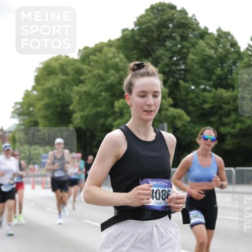29.06.2025 - hella hamburg halbmarathon Jannik Wohlers http://msf.ph/oto/8197632 29.06.2025 10:24:53 Lombardsbrücke 1627, 2000, 2278, 3920, 3961, 3963, 5564, 5814, 6869, 8083, 8962, 9927, 11157, 11921, 13510, 14086, 14649, 15016, 15119, 15679, 16421, 16422 meine-sportfotos.de