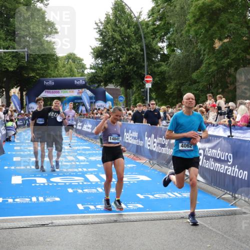 29.06.2025 - hella hamburg halbmarathon Zöllner http://msf.ph/oto/8197676 29.06.2025 10:35:46 Ziel 4062, 12462, 12899, 14841, 16119 meine-sportfotos.de