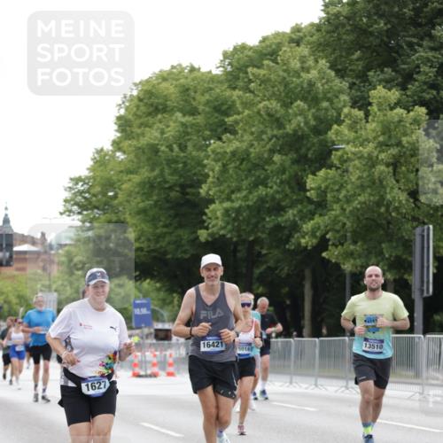 29.06.2025 - hella hamburg halbmarathon Jannik Wohlers http://msf.ph/oto/8197733 29.06.2025 10:24:54 Lombardsbrücke 1627, 2000, 2278, 3920, 3961, 3963, 5564, 5814, 6869, 8083, 8962, 9927, 11157, 11921, 13510, 14086, 15016, 15119, 15679, 16421, 16422 meine-sportfotos.de