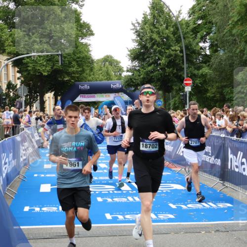 29.06.2025 - hella hamburg halbmarathon Zöllner http://msf.ph/oto/8197749 29.06.2025 10:46:15 Ziel 1569, 1759, 2048, 2590, 2707, 3056, 3087, 4949, 6388, 7450, 7961, 9497, 10796, 11094, 11125, 16136, 16466, 16475, 17190, 18702, 18797 meine-sportfotos.de