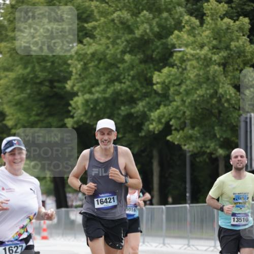 29.06.2025 - hella hamburg halbmarathon Jannik Wohlers http://msf.ph/oto/8197788 29.06.2025 10:24:54 Lombardsbrücke 1627, 2000, 2278, 3920, 3961, 3963, 5564, 5814, 6869, 8083, 8962, 9927, 11157, 11921, 13510, 14086, 15016, 15119, 15679, 16421, 16422 meine-sportfotos.de