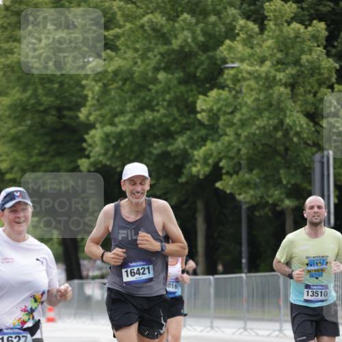 29.06.2025 - hella hamburg halbmarathon Jannik Wohlers http://msf.ph/oto/8197794 29.06.2025 10:24:54 Lombardsbrücke 1627, 2000, 2278, 3920, 3961, 3963, 5564, 5814, 6869, 8083, 8962, 9927, 11157, 11921, 13510, 14086, 15016, 15119, 15679, 16421, 16422 meine-sportfotos.de