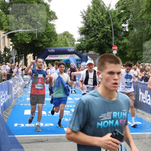 29.06.2025 - hella hamburg halbmarathon Zöllner http://msf.ph/oto/8197824 29.06.2025 10:46:16 Ziel 1569, 1759, 2048, 2590, 2707, 3056, 3087, 4949, 6388, 7450, 7961, 9497, 10796, 11094, 11125, 16136, 16466, 16475, 17190, 18797 meine-sportfotos.de