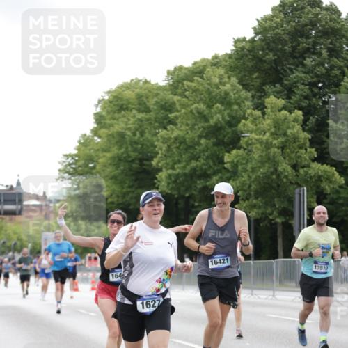 29.06.2025 - hella hamburg halbmarathon Jannik Wohlers http://msf.ph/oto/8197872 29.06.2025 10:24:55 Lombardsbrücke 1627, 2278, 3920, 3961, 3963, 5564, 5814, 6869, 8083, 8962, 9927, 11157, 11662, 11921, 13510, 14086, 15016, 15119, 15679, 16421, 16422 meine-sportfotos.de