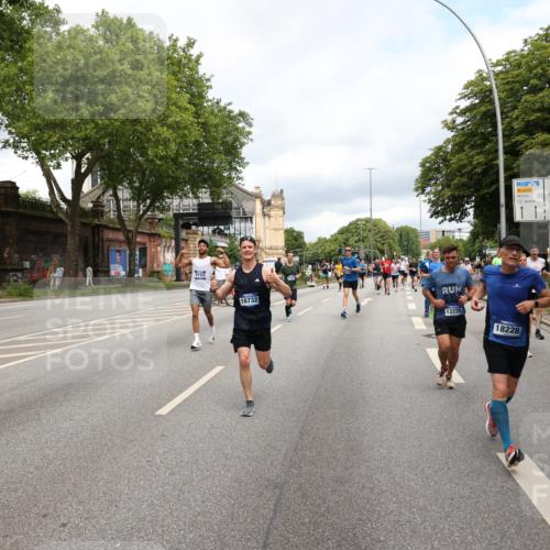 29.06.2025 - hella hamburg halbmarathon Yannick Fuchs http://msf.ph/oto/8197875 29.06.2025 10:44:29 20KM 1119, 1216, 1321, 1399, 1507, 1630, 2020, 2234, 3296, 3852, 3947, 4127, 4346, 4933, 5115, 5894, 6662, 6712, 6795, 7176, 7583, 7930, 7932, 8153, 8313, 8572, 8657, 8704, 9303, 10371, 10750, 11356, 11455, 11607, 12235, 12527, 12624, 13008, 13282, 13609, 13758, 13812, 14034, 14257, 15803, 15950, 16000, 16242, 16716, 16732, 16806, 16887, 17247, 17319, 17384, 18066, 18228, 18229, 18370, 18451, 18499, 18657, 18658, 18811, 18884 meine-sportfotos.de