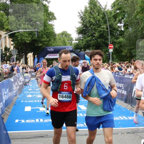 29.06.2025 - hella hamburg halbmarathon Zöllner http://msf.ph/oto/8197901 29.06.2025 10:46:18 Ziel 1569, 1759, 2048, 2590, 3056, 3087, 4949, 6388, 7450, 9497, 10796, 11094, 14200, 14262, 17190, 18797 meine-sportfotos.de