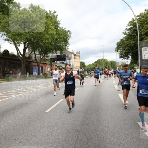 29.06.2025 - hella hamburg halbmarathon Yannick Fuchs http://msf.ph/oto/8197935 29.06.2025 10:44:29 20KM 1119, 1216, 1321, 1399, 1507, 1630, 2020, 2234, 3296, 3852, 3947, 4127, 4346, 4933, 5115, 5894, 6662, 6712, 6795, 7176, 7583, 7930, 7932, 8153, 8313, 8572, 8657, 8704, 9303, 10371, 10750, 11356, 11455, 11607, 12235, 12527, 12624, 13008, 13282, 13609, 13758, 13812, 14034, 14257, 15803, 15950, 16000, 16242, 16716, 16732, 16806, 16887, 17247, 17319, 17384, 18066, 18228, 18229, 18370, 18451, 18499, 18657, 18658, 18811, 18884 meine-sportfotos.de