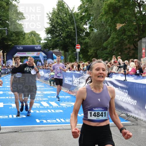 29.06.2025 - hella hamburg halbmarathon Zöllner http://msf.ph/oto/8197936 29.06.2025 10:35:49 Ziel 3843, 12462, 12899, 16119 meine-sportfotos.de
