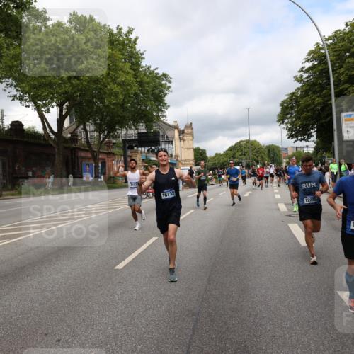 29.06.2025 - hella hamburg halbmarathon Yannick Fuchs http://msf.ph/oto/8197948 29.06.2025 10:44:29 20KM 1119, 1216, 1321, 1399, 1507, 1630, 2020, 2234, 3296, 3852, 3947, 4127, 4346, 4933, 5115, 5894, 6662, 6712, 6795, 7176, 7583, 7930, 7932, 8153, 8313, 8572, 8657, 8704, 9303, 10371, 10750, 11356, 11455, 11607, 12235, 12527, 12624, 13008, 13282, 13609, 13758, 13812, 14034, 14257, 15803, 15950, 16000, 16242, 16716, 16732, 16806, 16887, 17247, 17319, 17384, 18066, 18228, 18229, 18370, 18451, 18499, 18657, 18658, 18811, 18884 meine-sportfotos.de