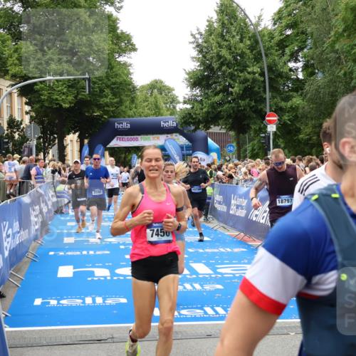 29.06.2025 - hella hamburg halbmarathon Zöllner http://msf.ph/oto/8197968 29.06.2025 10:46:19 Ziel 1569, 2048, 2590, 3056, 4949, 6388, 6691, 7450, 9497, 10796, 11094, 14200, 14262, 17190, 18118, 18797 meine-sportfotos.de