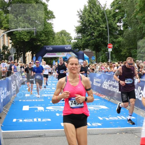 29.06.2025 - hella hamburg halbmarathon Zöllner http://msf.ph/oto/8197992 29.06.2025 10:46:19 Ziel 1569, 2048, 2590, 3056, 4949, 6388, 6691, 7450, 9497, 10796, 11094, 14200, 14262, 17190, 18118, 18797 meine-sportfotos.de