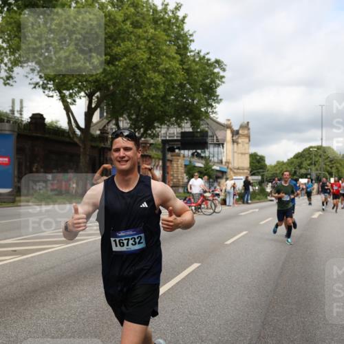 29.06.2025 - hella hamburg halbmarathon Yannick Fuchs http://msf.ph/oto/8197998 29.06.2025 10:44:30 20KM 1119, 1321, 1399, 1507, 1630, 2020, 2234, 3296, 3852, 3947, 4127, 4346, 5115, 5894, 6662, 6712, 6795, 7176, 7583, 7930, 7932, 8153, 8313, 8572, 8657, 8704, 9303, 10371, 10750, 11356, 11455, 11607, 12235, 12527, 12624, 13008, 13282, 13609, 13758, 13812, 13875, 14034, 14257, 15803, 15950, 16000, 16242, 16716, 16732, 16806, 17179, 17247, 17319, 17384, 18066, 18228, 18229, 18370, 18499, 18657, 18658, 18811, 18884 meine-sportfotos.de