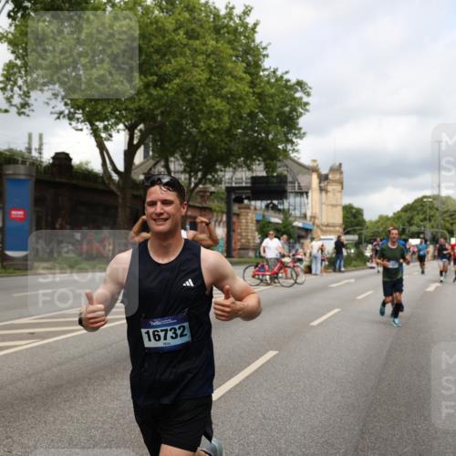 29.06.2025 - hella hamburg halbmarathon Yannick Fuchs http://msf.ph/oto/8198004 29.06.2025 10:44:30 20KM 1119, 1321, 1399, 1507, 1630, 2020, 2234, 3296, 3852, 3947, 4127, 4346, 5115, 5894, 6662, 6712, 6795, 7176, 7583, 7930, 7932, 8153, 8313, 8572, 8657, 8704, 9303, 10371, 10750, 11356, 11455, 11607, 12235, 12527, 12624, 13008, 13282, 13609, 13758, 13812, 13875, 14034, 14257, 15803, 15950, 16000, 16242, 16716, 16732, 16806, 17179, 17247, 17319, 17384, 18066, 18228, 18229, 18370, 18499, 18657, 18658, 18811, 18884 meine-sportfotos.de