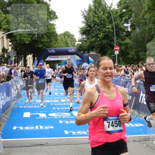 29.06.2025 - hella hamburg halbmarathon Zöllner http://msf.ph/oto/8198010 29.06.2025 10:46:20 Ziel 1569, 1600, 2048, 2590, 3056, 4949, 6388, 6691, 8142, 9497, 10796, 11094, 14200, 14262, 17190, 18118, 18797 meine-sportfotos.de